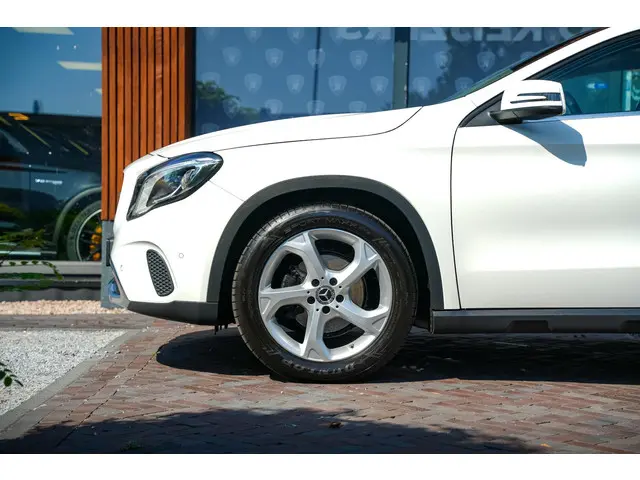 Mercedes-Benz GLA 180 Sport Edition 2019 Benzine 10