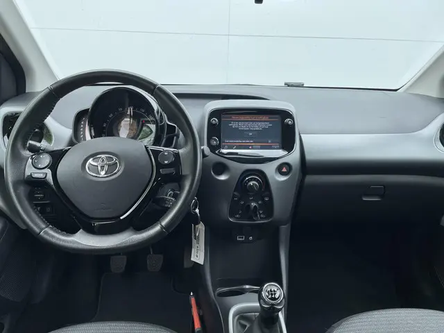 Toyota Aygo 1.0 VVT-i x-play 2021 Benzine 4