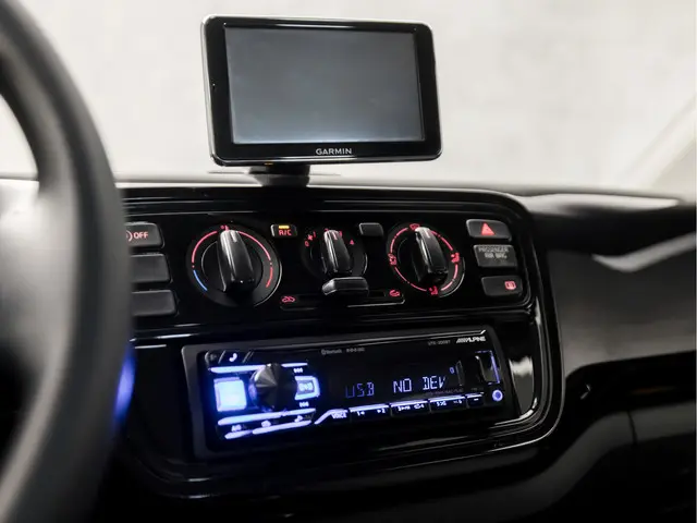 Volkswagen up! 1.0 move up! BlueMotion 2015 Benzine 8