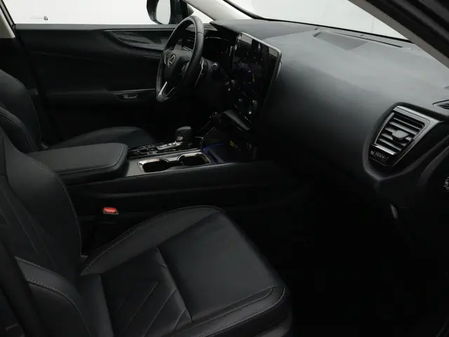 Lexus NX 450h+ Luxury Line Limited 2024 Hybride Benzine 24