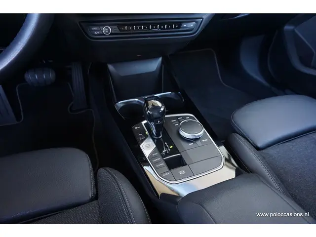 BMW 1 Serie 118i Sport-line 2020 Benzine 12