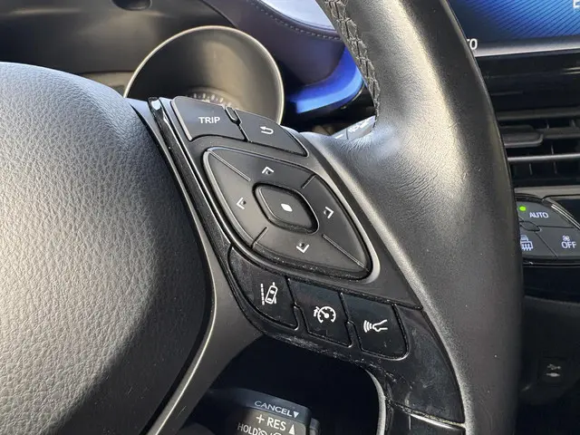 Toyota C-HR 1.8 Hybrid Bi-Tone 2017 Hybride Benzine 20