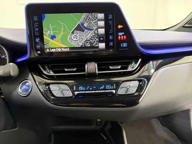 Toyota C-HR 1.8 Hybrid Bi-Tone Plus 2017 Hybride Benzine 30