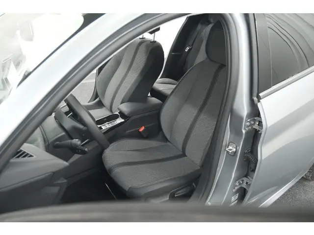 Peugeot 208 PureTech 100 Allure 2024 Benzine 29