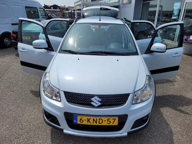 Suzuki SX4 1.6 Executive 2013 Benzine 7