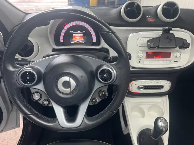 Smart Forfour zeer netjes 1.0 Joy Edition 2015 Benzine 11