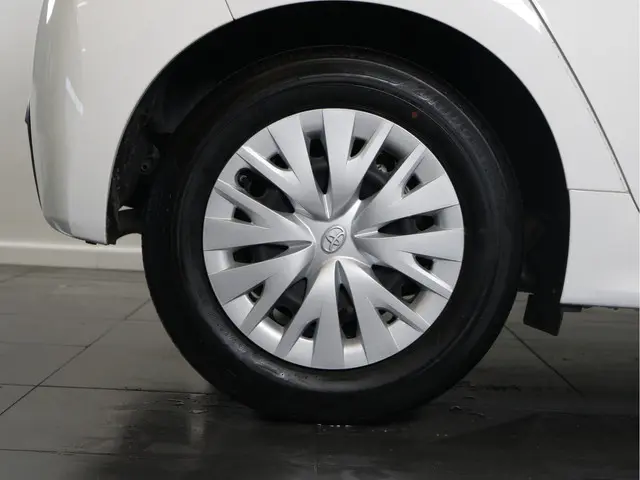 Toyota Yaris 1.5 Hybrid Active 2021 Hybride Benzine 6