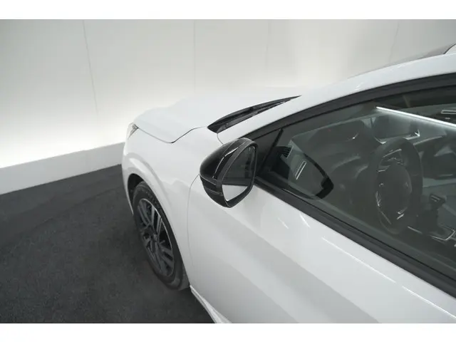 Peugeot 208 PureTech 100 Allure Pack 2023 Benzine 19