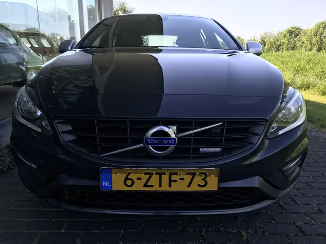 Volvo V60 1.6 T3 R-Design 2015 Benzine 4