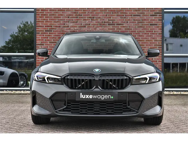 BMW 3 Serie 330e xDrive M-Sport Pro 2022 Hybride Benzine 7