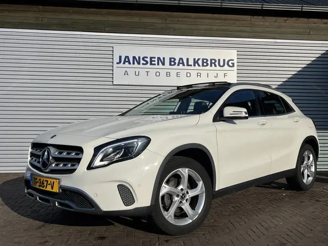 Mercedes-Benz GLA 180 Premium Plus 2017 Benzine