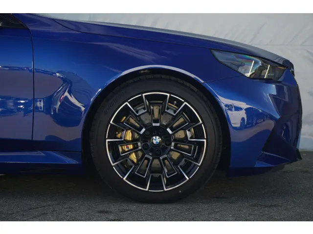 BMW M5 Sedan 2025 Hybride Benzine 6