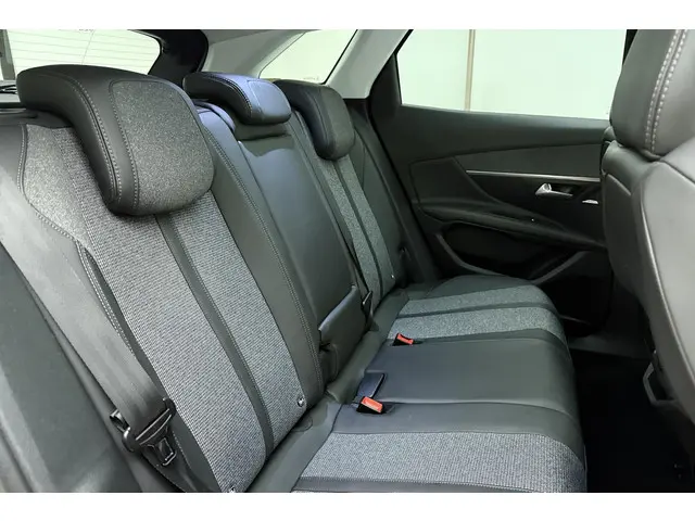 Peugeot 3008 1.6 e-THP Allure 2018 Benzine 14