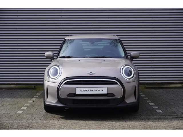 MINI 5-Deurs One 2022 Benzine 2