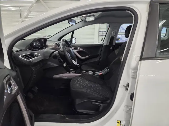 Peugeot 2008 1.2 PureTech Active 2015 Benzine 15