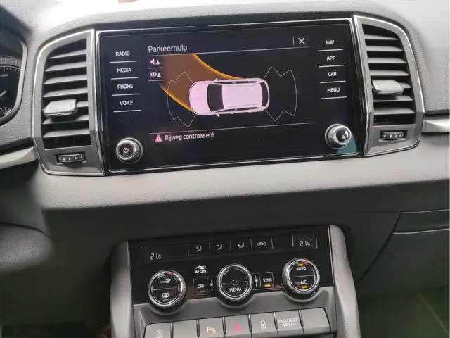 Škoda Karoq 1.0 TSI Business Edition 2021 Benzine 18