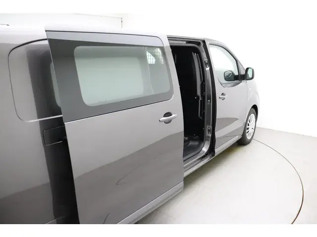 Peugeot e-Expert EV L3 75 kWh 2023 Elektrisch 13