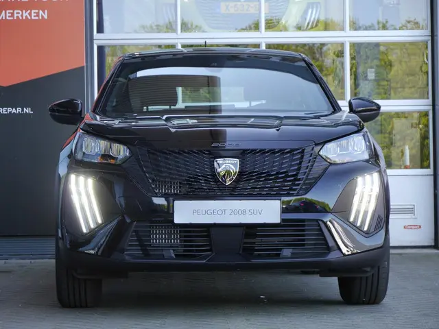 Peugeot 2008 1.2 Hybrid 145PK Style 2025 Hybride Benzine 3