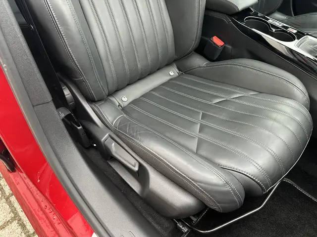 Peugeot 208 1.2 Turbo 100 PK GT Pack 2021 Benzine 41