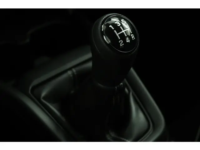 Suzuki Swift 1.2 Select Smart Hybrid 2025 Benzine 27