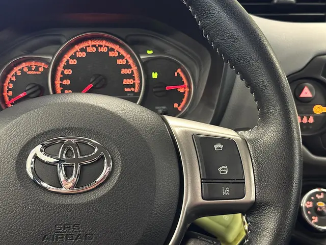 Toyota Yaris 1.0 VVT-i Style 2015 Benzine 19