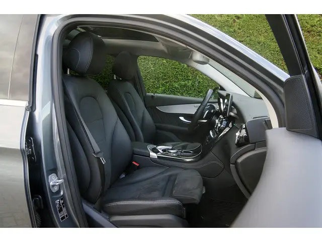Mercedes-Benz GLC GLC 300 4M AMG line 2018 Benzine 26