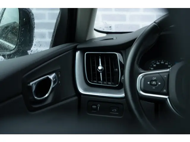 Volvo XC60 B5 Momentum Pro 2020 Benzine 8
