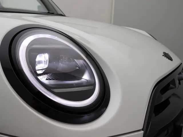 MINI 3-Deurs Cooper C 2024 Benzine 21