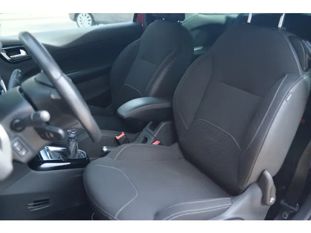 DS DS 3 1.2 PureTech So Chic 2016 Benzine 24