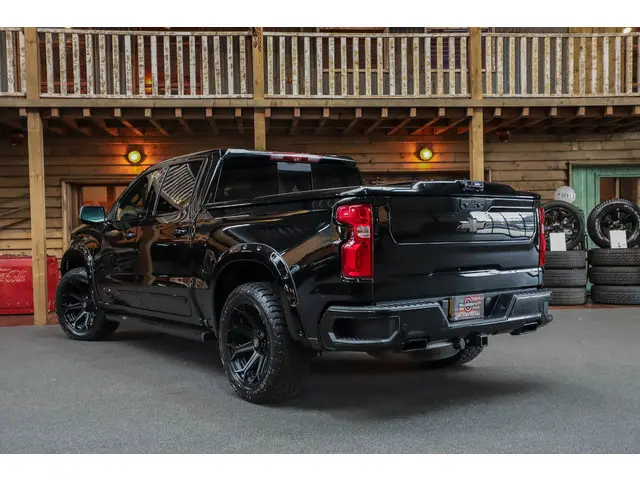 Chevrolet Silverado High Country 6.2 V8 2024 LPG/Gas 16