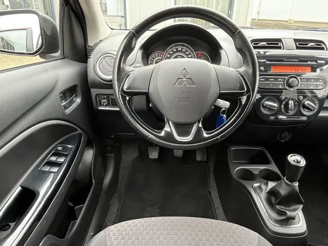 Mitsubishi Space Star 1.0 Intense 2016 Benzine 28