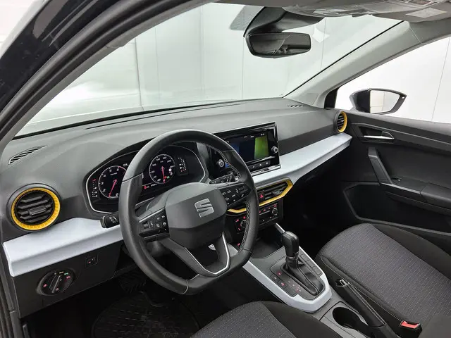 SEAT Arona 1.0 EcoTSI Style Connect 2024 Benzine 25