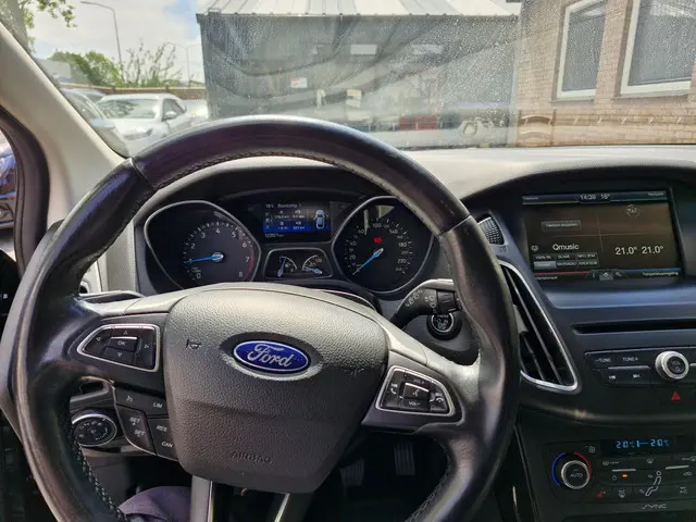 Ford Focus Wagon 1.0 Titanium Edition 2015 Benzine 9