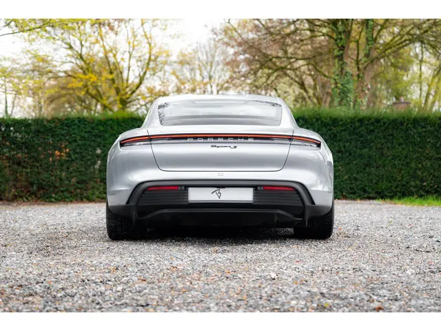 Porsche Taycan Performance 2021 Elektrisch 34