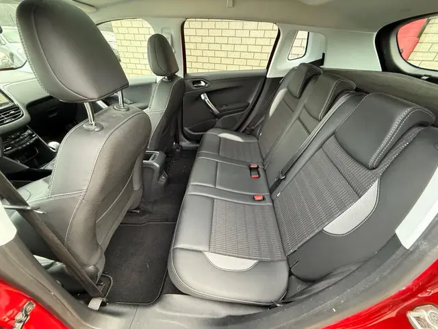 Peugeot 2008 1.2 PureTech Allure 2019 Benzine 7