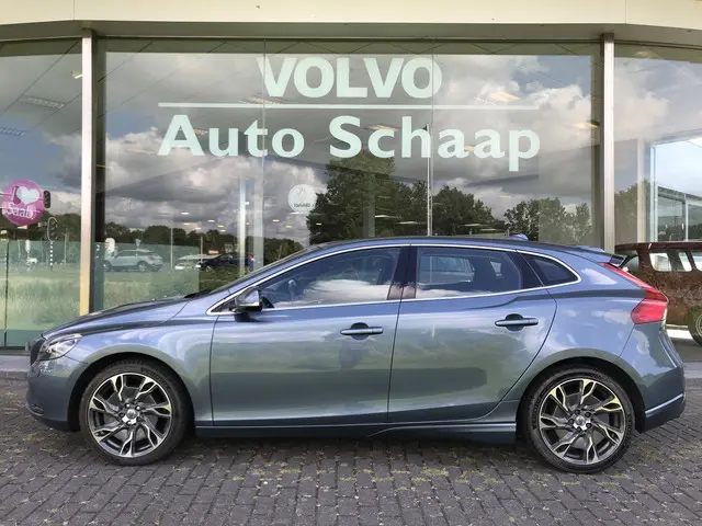 Volvo V40 1.6 T3 Summum 2012 Benzine 2