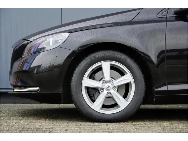 Volvo V40 2.0 T3 153 pk NORDIC BUSINESS 2018 Benzine 43