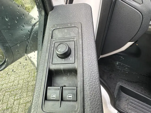 Volkswagen Transporter 2.0 TDI L2H1 DC 2018 Diesel 16