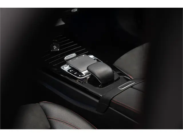Mercedes-Benz A-Klasse 180 D AMG Pakket | 2018 Diesel 9
