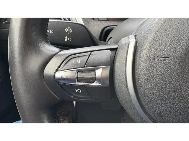 BMW 1 Serie 118i Executive 2018 Benzine 18