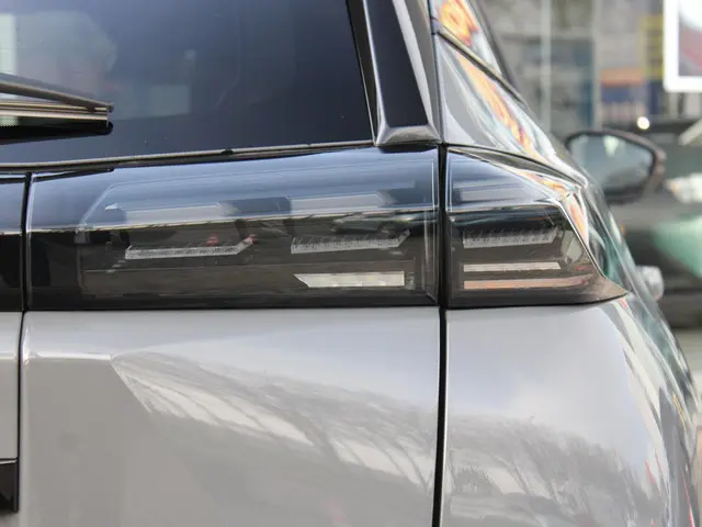 Peugeot 2008 1.2 Hybrid 145 GT 2026 Hybride Benzine 33