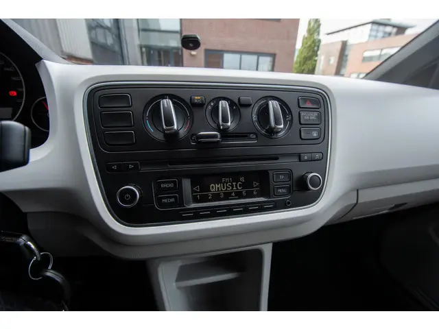 SEAT Mii 1.0 Style Chic 2014 Benzine 8