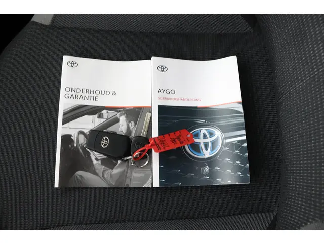 Toyota Aygo 1.0 VVT-i x-play cabrio 2021 Benzine 11