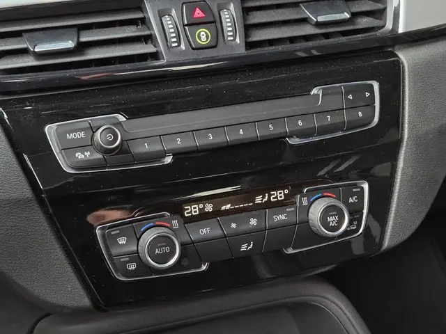 BMW X1 XDRIVE25E 2020 Hybride Benzine 21