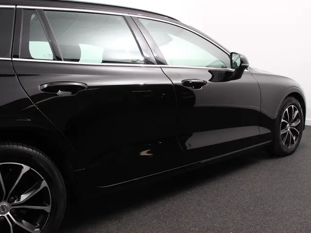 Volvo V60 2.0 B4 Momentum 2022 Benzine 25