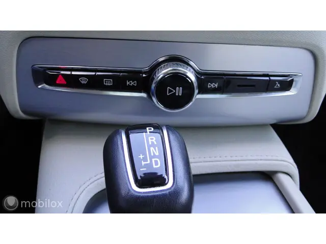 Volvo XC90 2.0 T6 AWD Momentum, 2016 2016 Benzine 18
