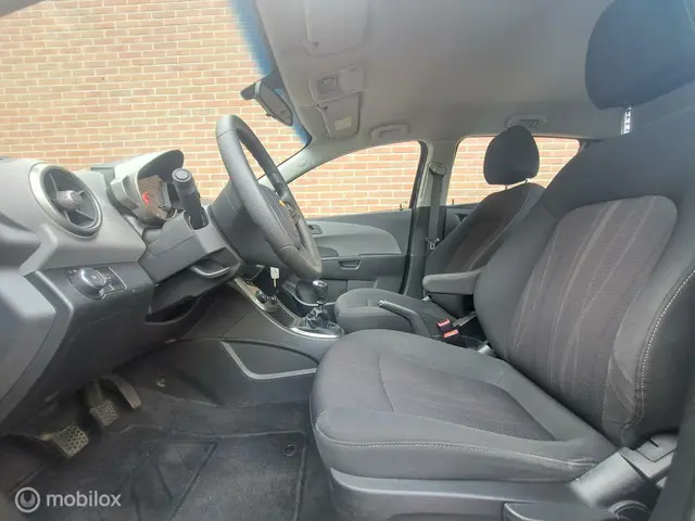 Chevrolet Aveo 1.2 LT/Airco/Cruise/Trkhk 2013 Benzine 15