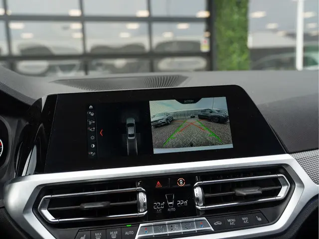 BMW 3 Serie 320i High Executive 2019 Benzine 21