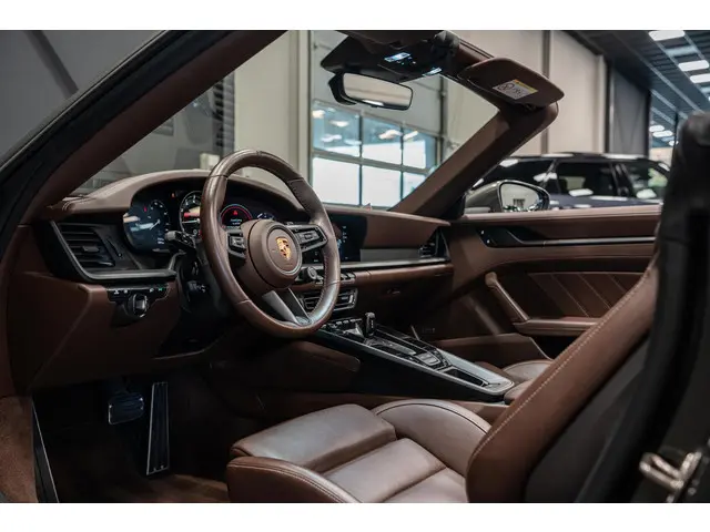 Porsche 911 Cabrio 3.0 Carrera GTS 2022 Benzine 34