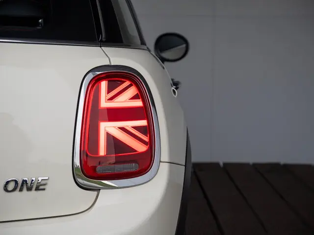 MINI 5-Deurs One 2019 Benzine 16